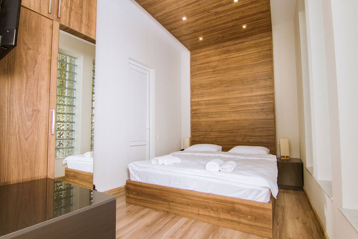 Premium bedding, minibar, in-room safe, desk