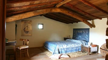 Chambre, vue cour intérieure (Azzurra)