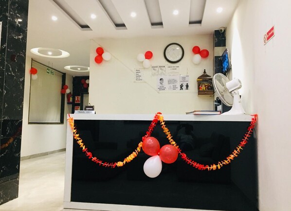 Reception - Hotel Aerocity Golden (New Delhi)