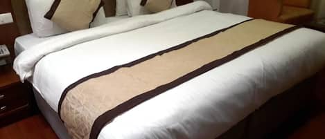 In-room safe, desk, iron/ironing board, free WiFi