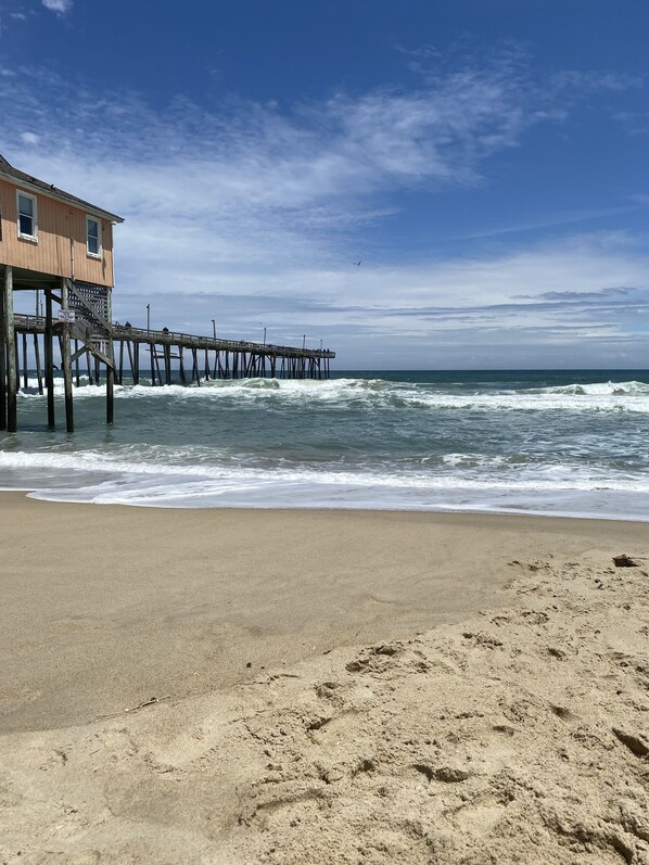 Beach nearby, sun loungers, beach towels