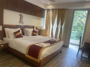 Premium Room with Balcony | 高級寢具、記憶床墊、書桌、免費無線上網