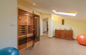 Sauna - Nice home in Marcana with sauna (Marcana)