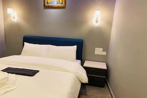 Standard Room | Desk, blackout drapes, soundproofing, iron/ironing board