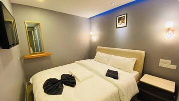 Deluxe King | Desk, blackout curtains, soundproofing, iron/ironing board