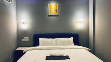 Queen Deluxe | Desk, blackout drapes, soundproofing, iron/ironing board