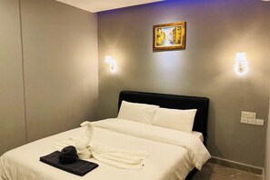 1 bedroom, desk, blackout curtains, soundproofing