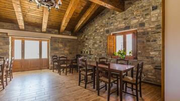 Petit déjeuner servi tous les jours en supplément