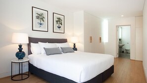 2 Schlafzimmer, Schreibtisch, Bügeleisen/Bügelbrett, Reisekinderbett