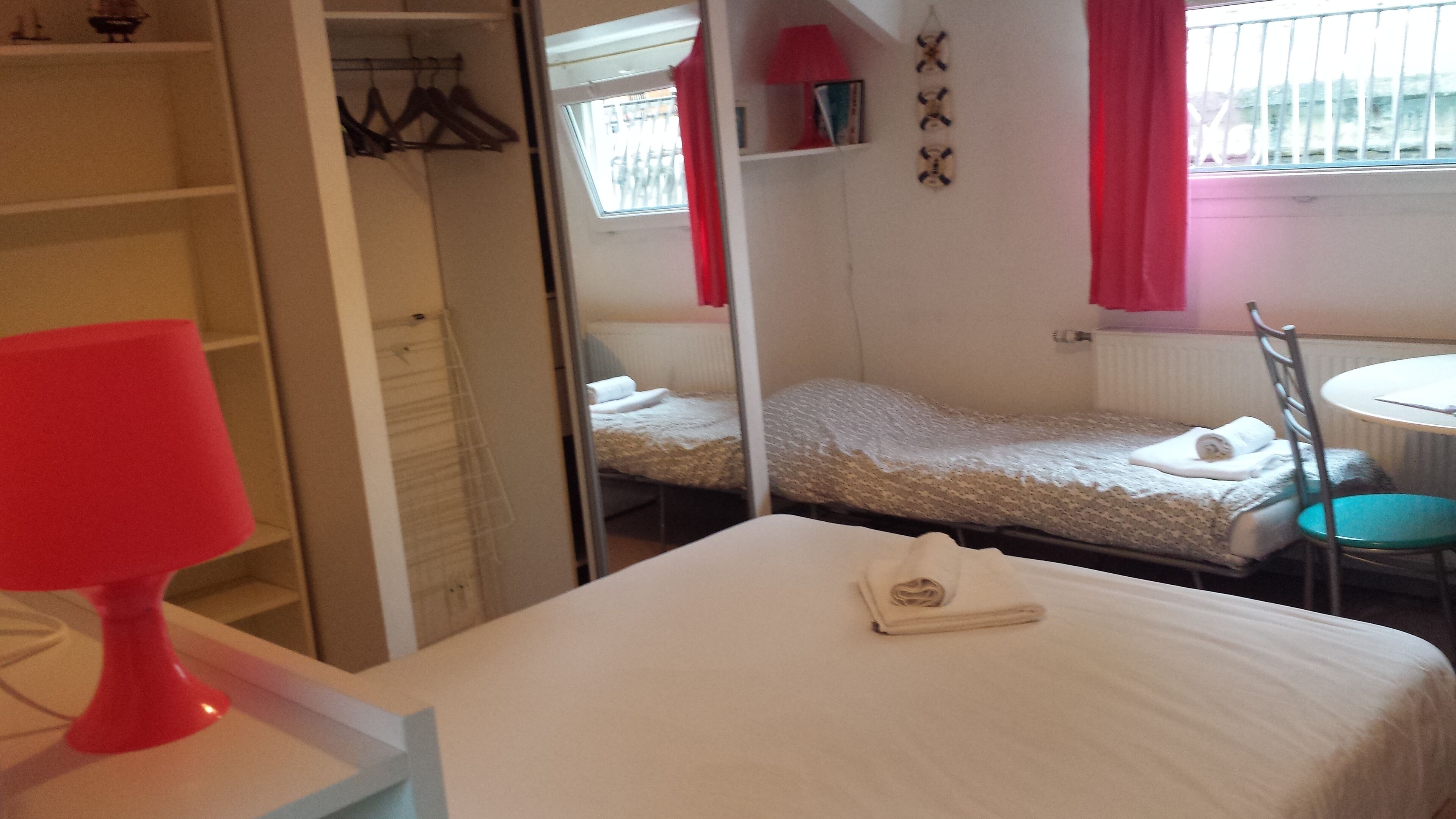 Furnished Studio on barge quay of the Saône, center, unusual, quiet, near train station