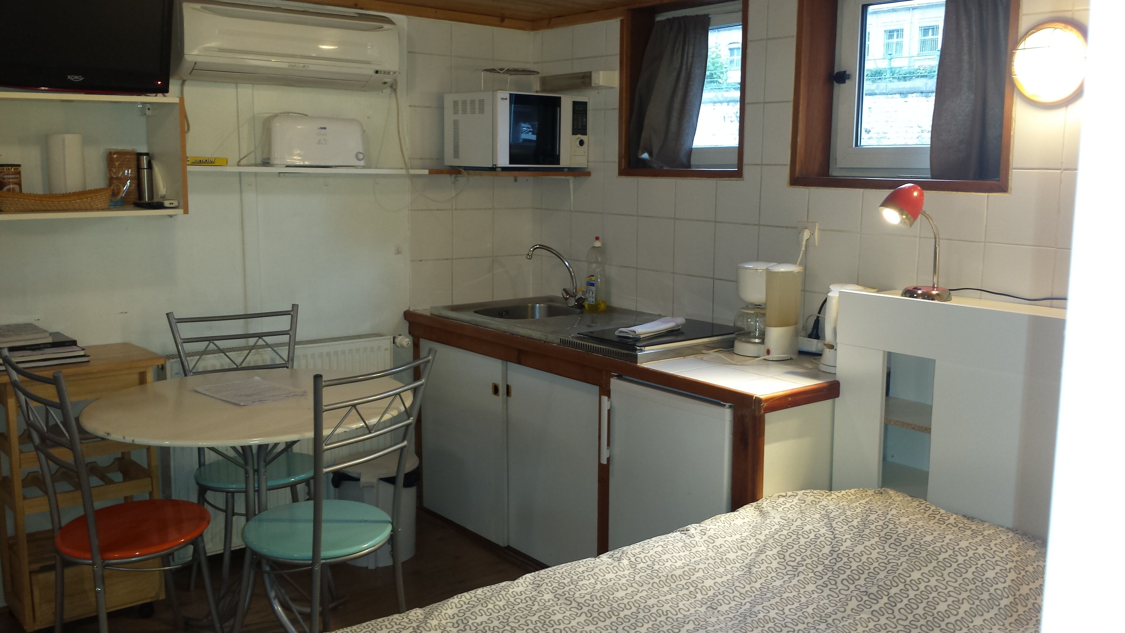 Furnished Studio on barge quay of the Saône, center, unusual, quiet, near train station
