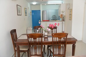 Standard Apartment | In-room dining