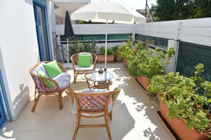 Standard Apartment | Balcony - Mediterranean Pearl Apartment (Limassol)