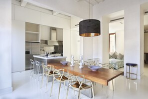 Apartment, 3 Schlafzimmer | Eigene Küche | Großer Kühlschrank, Mikrowelle, Ofen, Herdplatte