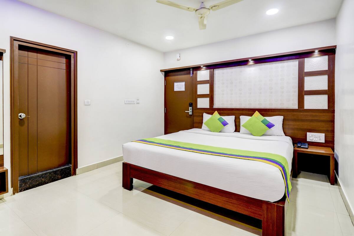 Standard Room | Iron/ironing board (on request), WiFi (free), bed sheets