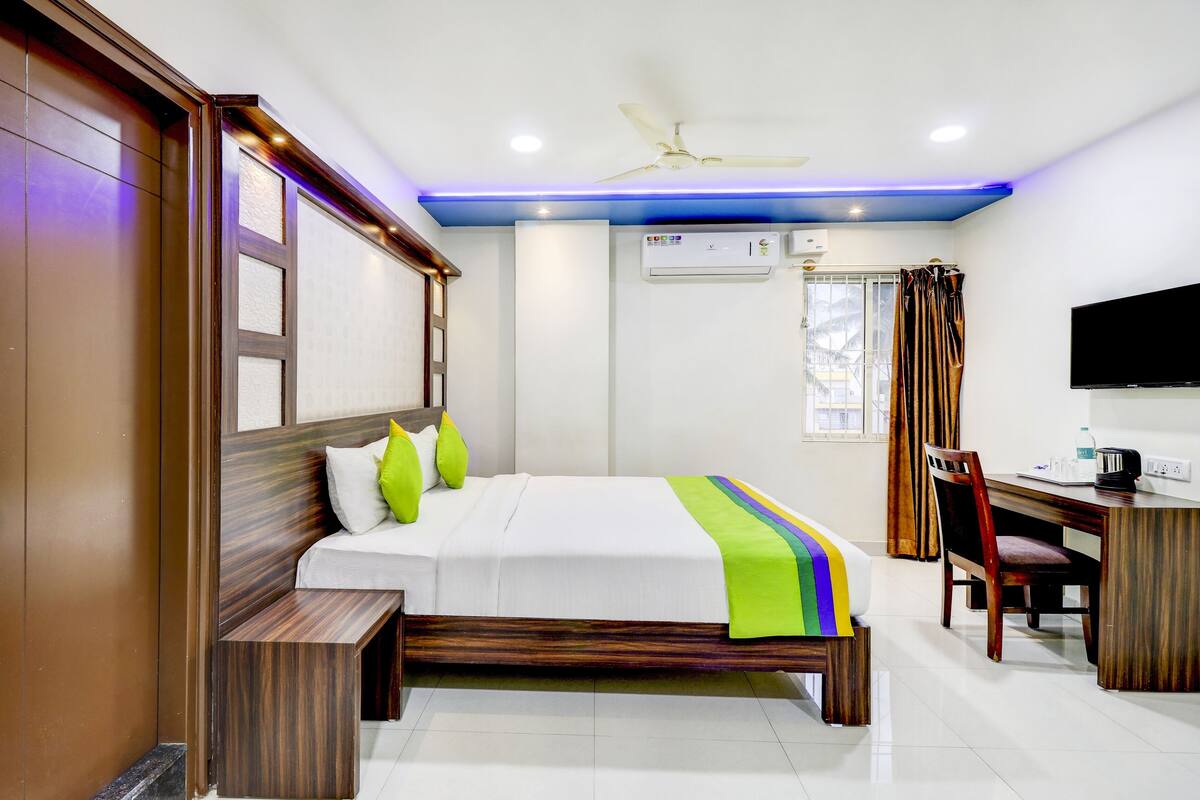 Deluxe Room | Iron/ironing board (on request), WiFi (free), bed sheets