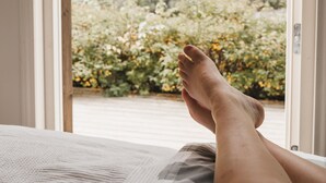 ستائر تعتيم وتجهيزات عازلة للصوت وواي فاي مجانًا وملاءات أسرّة