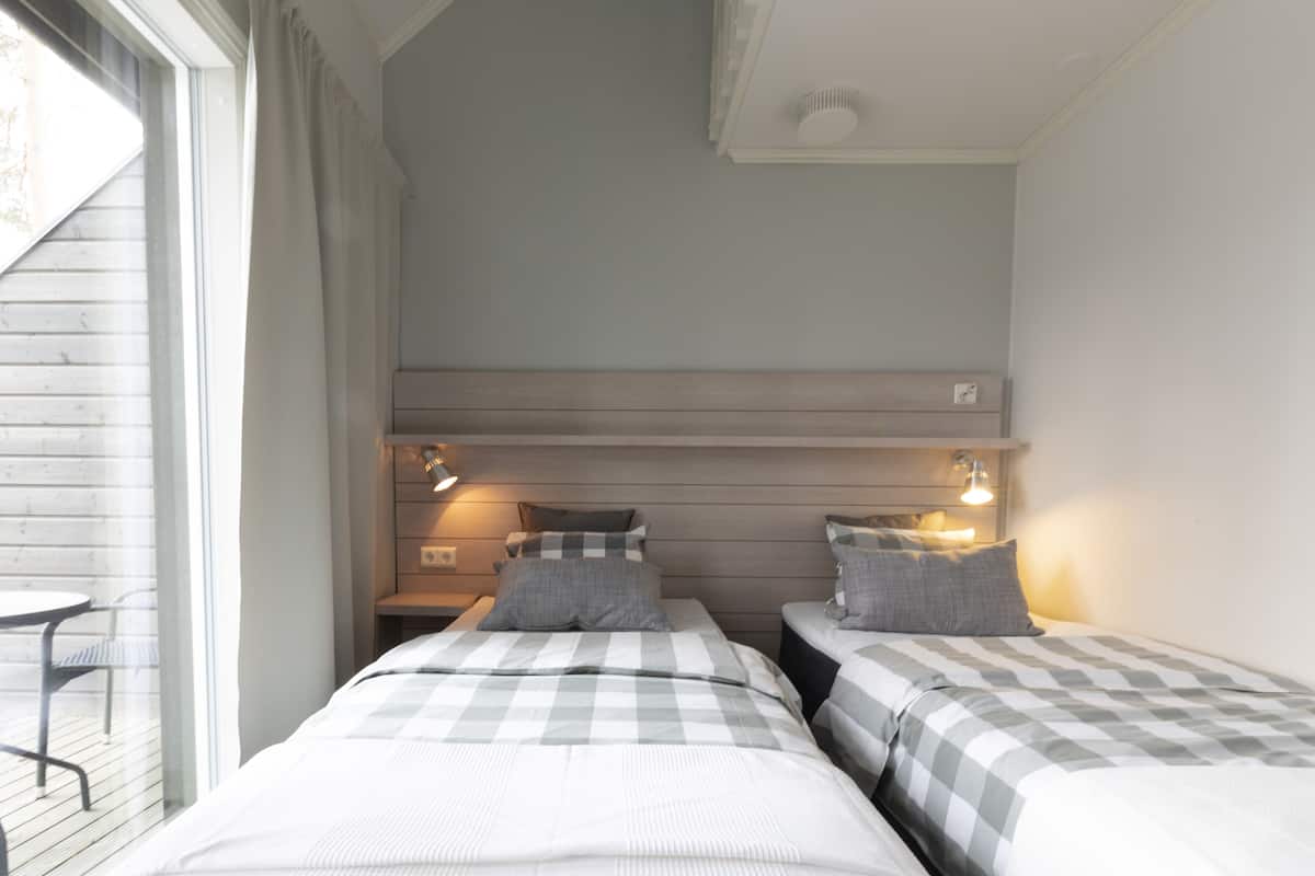 Standard Room | 1 bedroom, blackout drapes, soundproofing, free WiFi