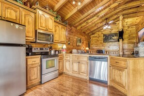 Microondas, lavavajillas, cafetera/tetera, tostadora