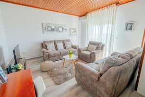 TV - Apartment Jadranka with Private Pool & Valley View in Green Istria (Sutivanac)