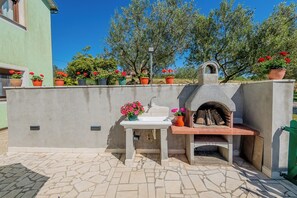 Terrace/patio - Apartment Jadranka with Private Pool & Valley View in Green Istria (Sutivanac)