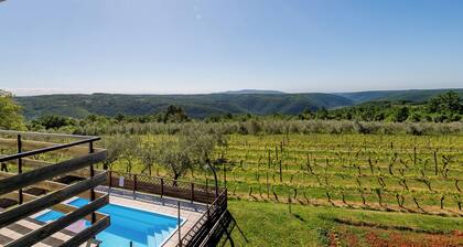 Apartment Jadranka with Private Pool & Valley View in Green Istria