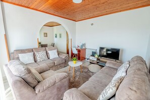 TV - Apartment Jadranka with Private Pool & Valley View in Green Istria (Sutivanac)