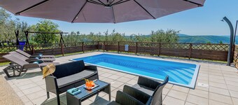 Apartment Jadranka with Private Pool & Valley View in Green Istria