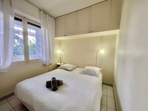 Fer et planche Ă repasser, Wi-Fi gratuit, draps fournis