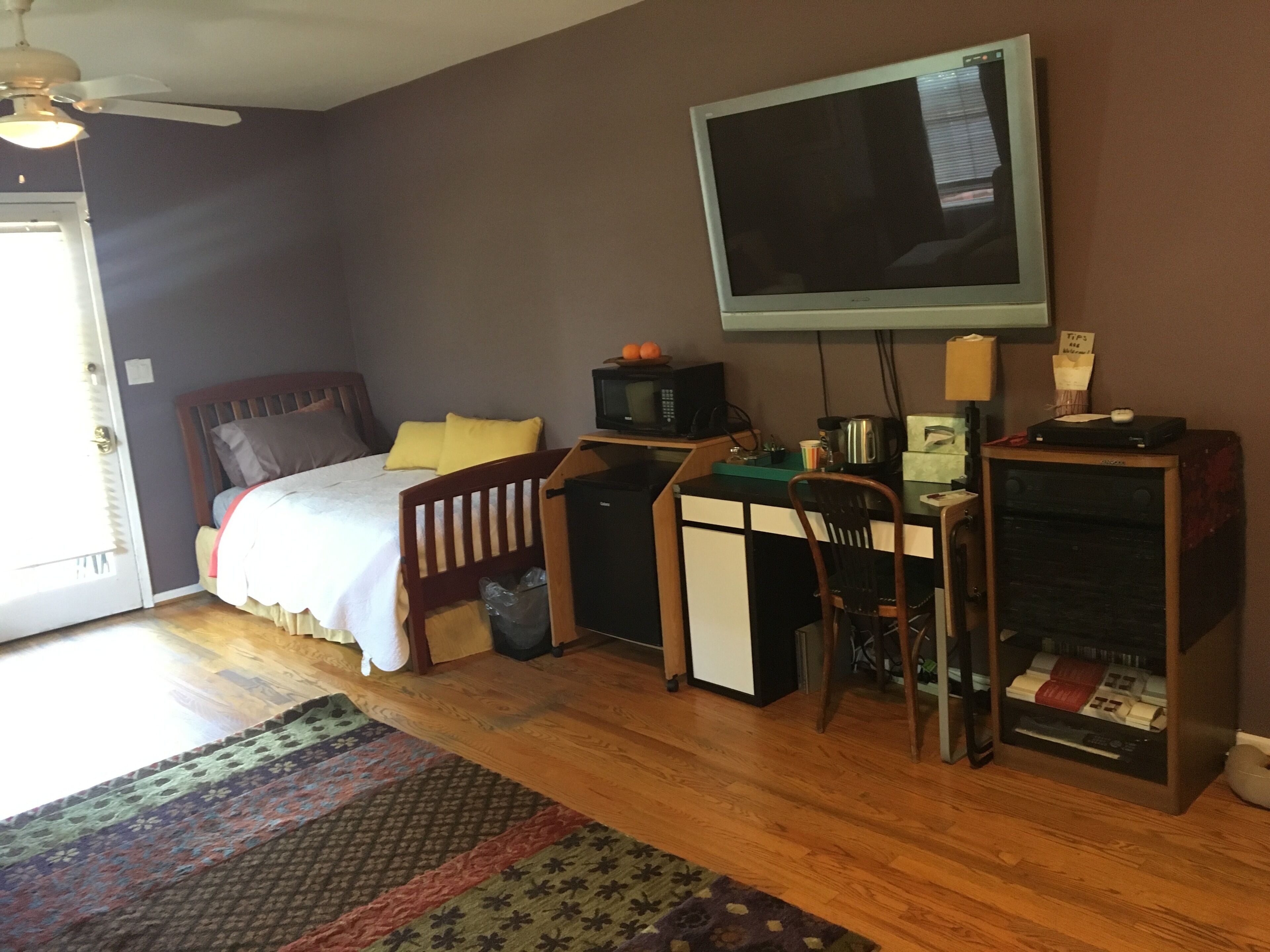 Friendly Room/Studio in the Heart of LA , Clean and tidy 