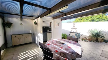 Double Room (Zen) | Private kitchen | Mini-fridge, microwave, stovetop, espresso maker