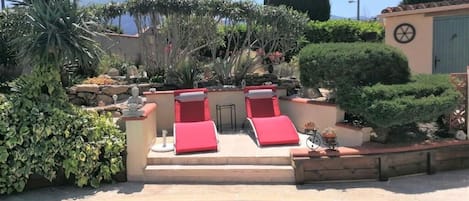 Seasonal outdoor pool, pool umbrellas, sun loungers