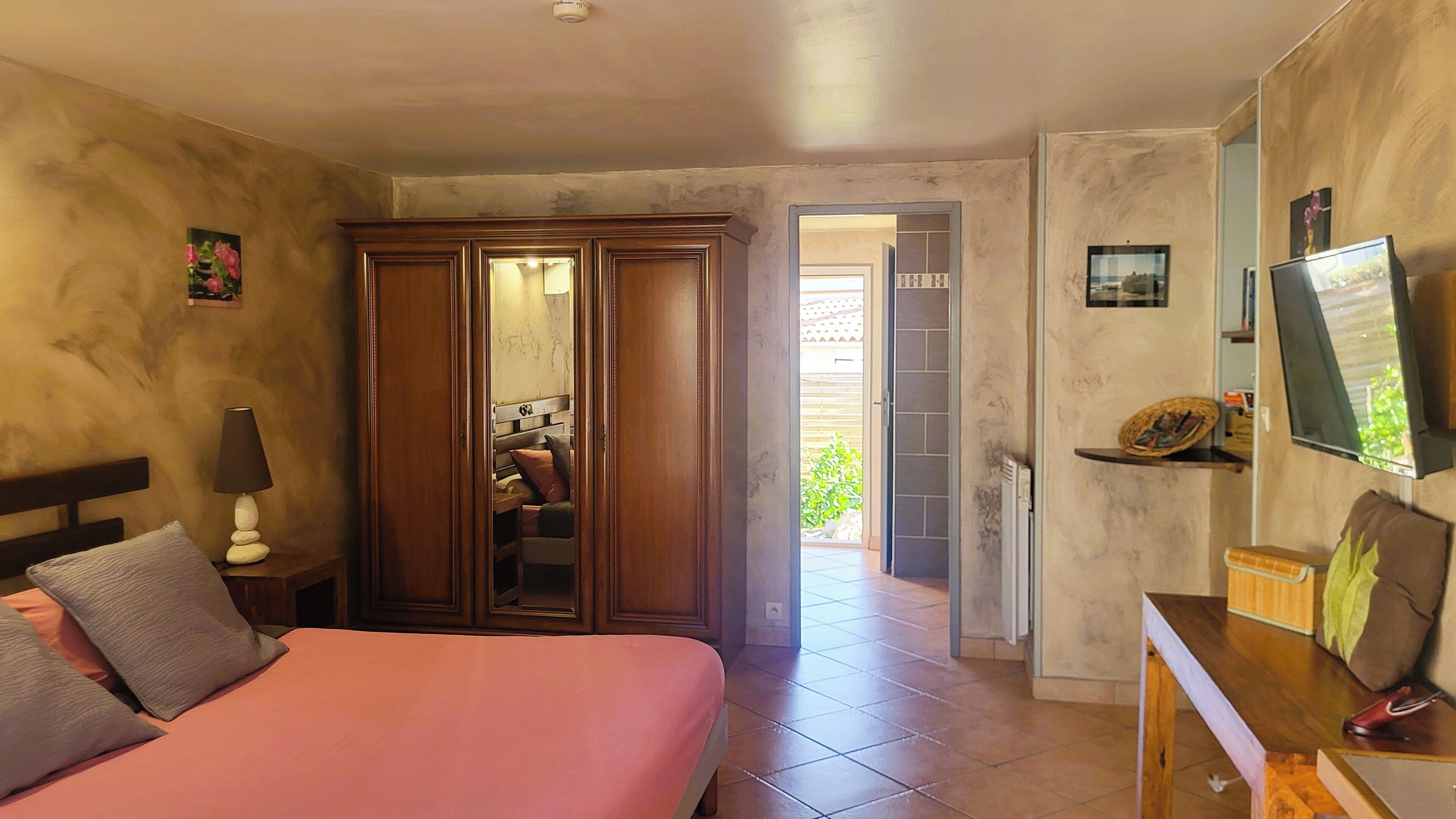 Decoración personalizada, muebles diferentes y escritorio 