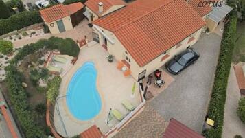 Seasonal outdoor pool, pool umbrellas, sun loungers