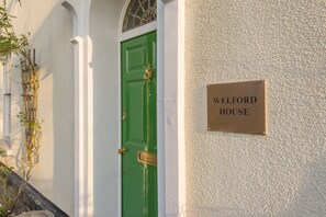 Pintu masuk hartanah