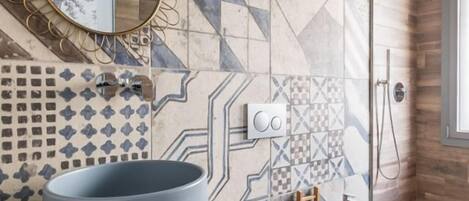 Studio, terrasse | Salle de bain | SĂšche-cheveux, bidet, serviettes fournies, savon