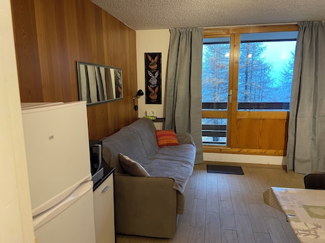 TV. 4 pers 25 m2 studio at isola 2000