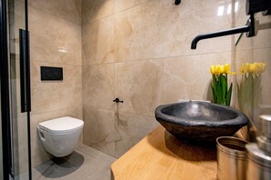 A bathroom with a toilet, a basin, and a shower area. - Triple A - Agion Anargiron 22 (Athens)