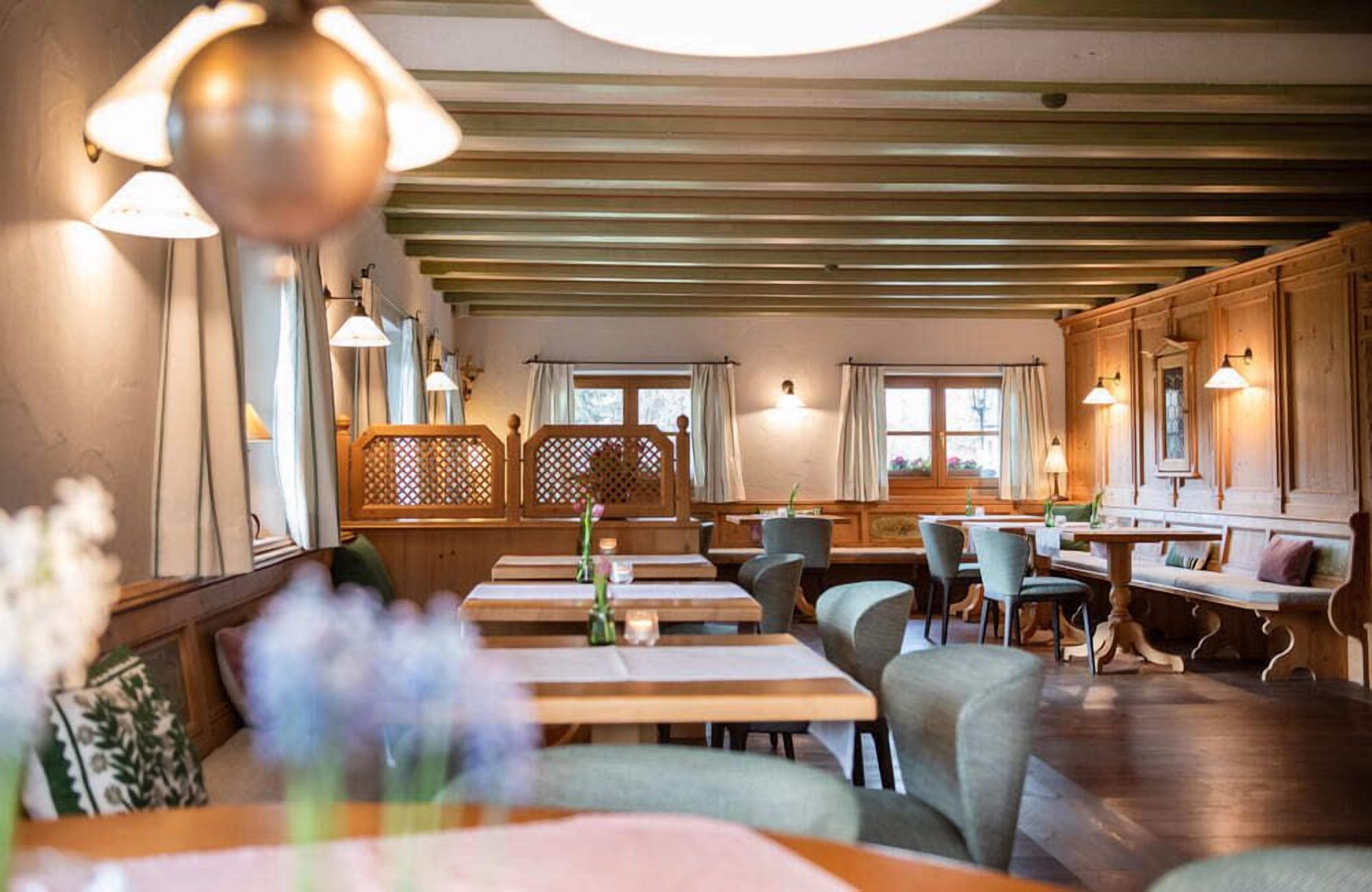 Daily buffet breakfast (EUR 21.5 per person)