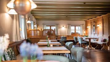 Frukostbuffé varje dag (EUR 21.5 per person)