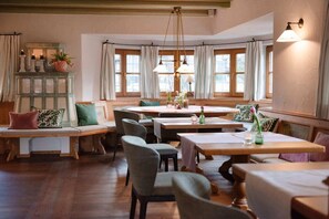 Päivittäinen buffetaamiainen (21.5 EUR per henkilö)