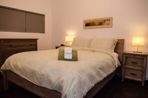 2 bedrooms, free WiFi, bed sheets - 83MF - Lakeside - Hot Tub - WIFI - BBQ - Dock - Sleeps 4 NO PETS (Deming)