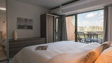 Apartment, 2 Bedrooms | Iron/ironing board, free cribs/infant beds, free WiFi, bed sheets