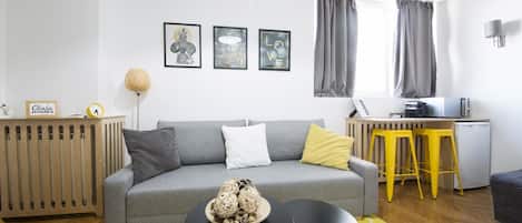 Estudio | Zona de estar | Una televisión de pantalla plana