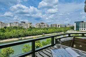 Căn hộ Cao cấp, 2 phòng ngủ | Hiên