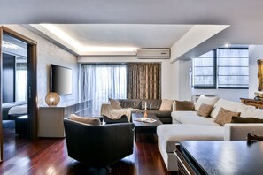 Luxury-Apartment, 2 Schlafzimmer | Wohnbereich | Smart-TV