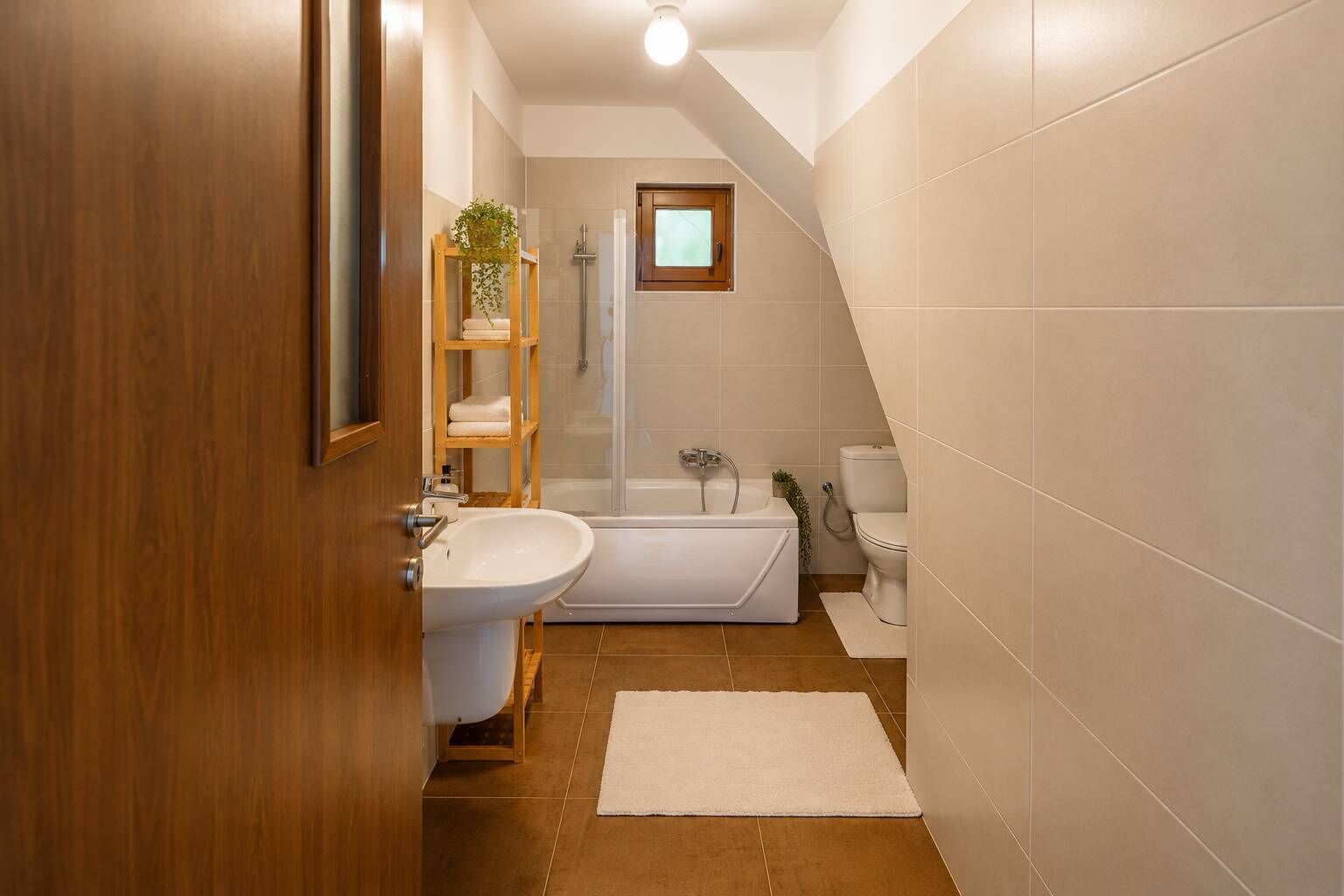 Junior Apartment | Bathroom | Shower, hair dryer, towels, soap