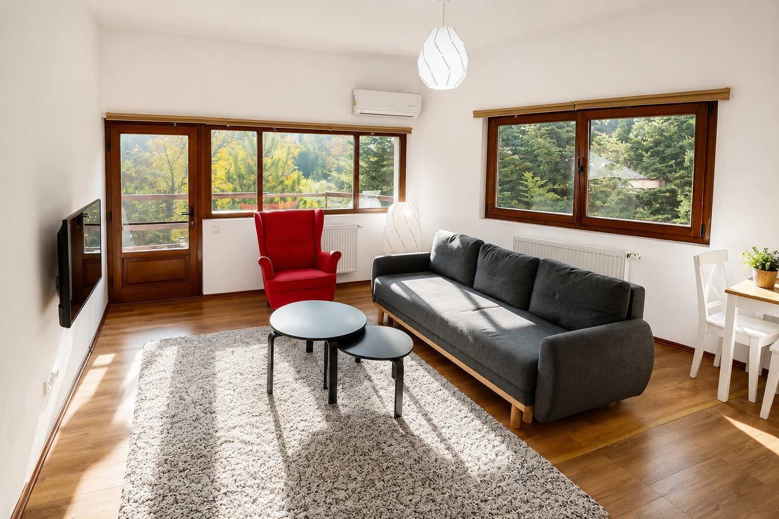Junior Apartment | Living area | Flat-screen TV
