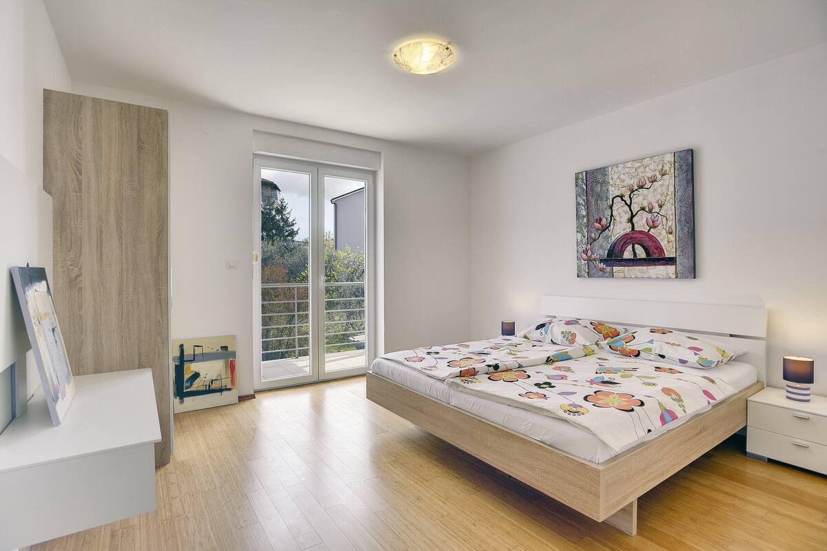 Apartment, Balcony (C) | In-room safe, soundproofing, iron/ironing board, cribs (free)