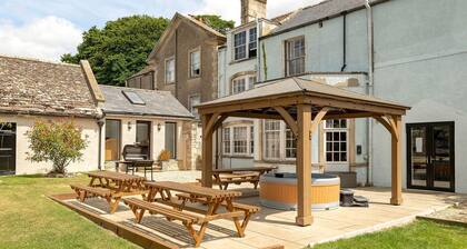 Cotswold Manor House - Group Accommodation in The Cotswolds